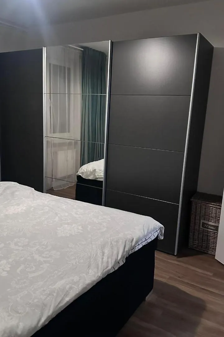 Dresden Am See/ Suite Mit Einem Schlafzimmer, Kuche & Balkon