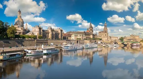 Dresden Am See/ Suite Mit Einem Schlafzimmer, Kuche & Balkon