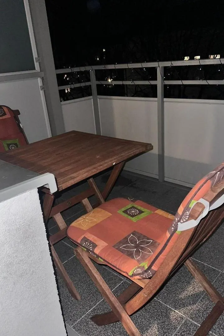 Dresden Am See/ Suite Mit Einem Schlafzimmer, Kuche & Balkon Apartamento