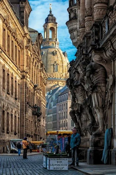 Apartamento Dresden Am See/ Suite Mit Einem Schlafzimmer, Kuche & Balkon
