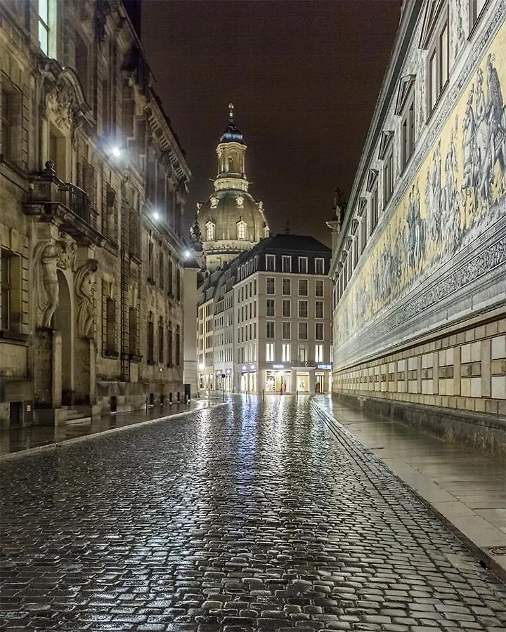 Apartamento Dresden Am See/ Suite Mit Einem Schlafzimmer, Kuche & Balkon Alemanha